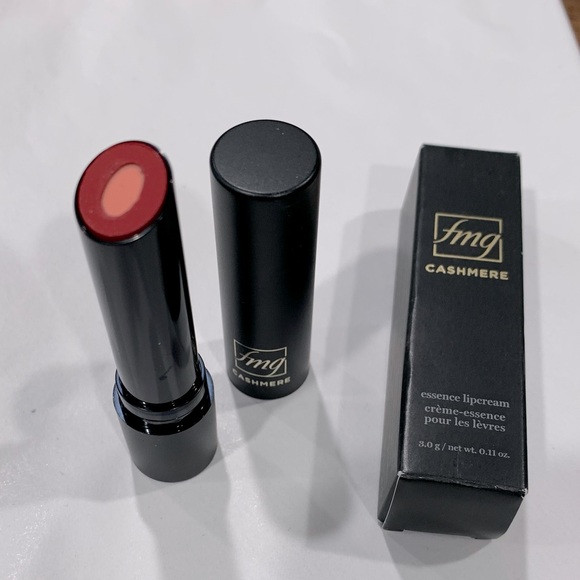 Bio-Retinol Lipstick Balm Treatment with Color - Picture 3 of 7